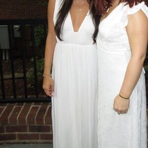 Elegant White Sleeveless Dress